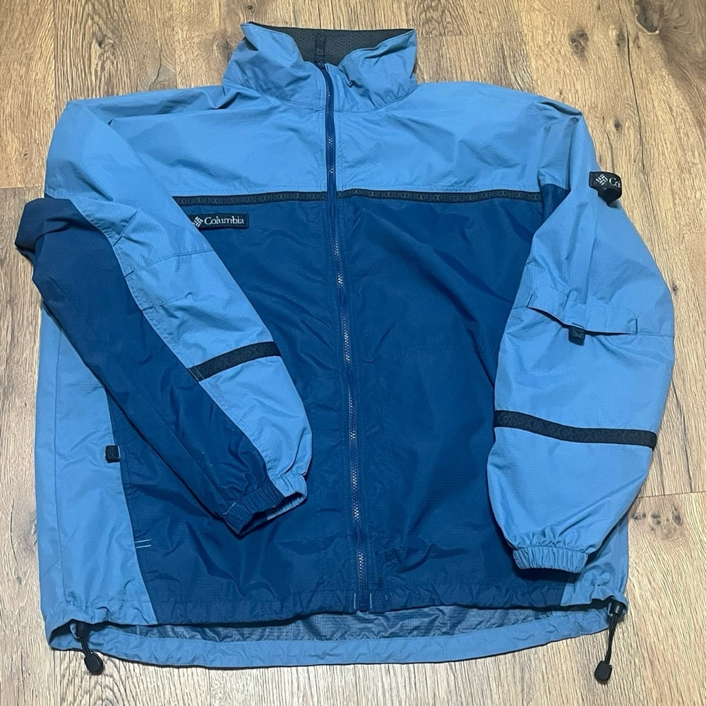 Columbia Men's Two-Tone Blue Windbreaker